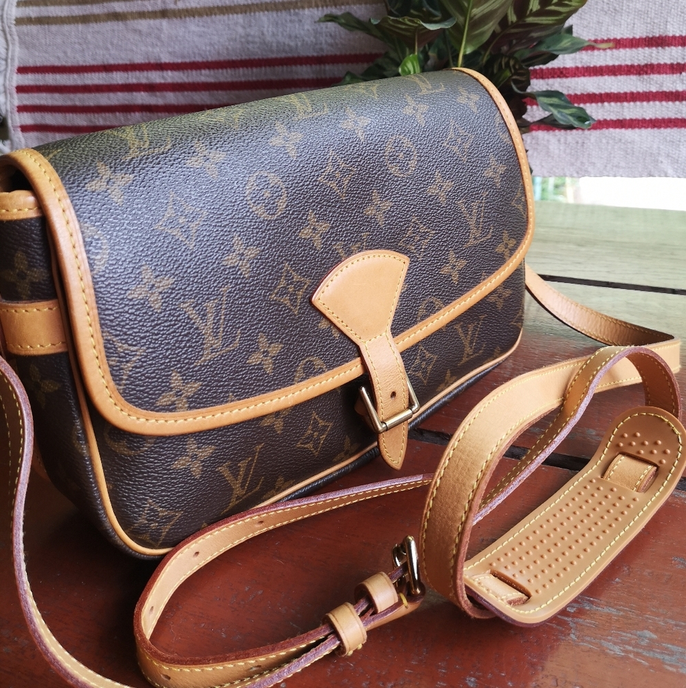 COPY - Louis Vuitton sologne